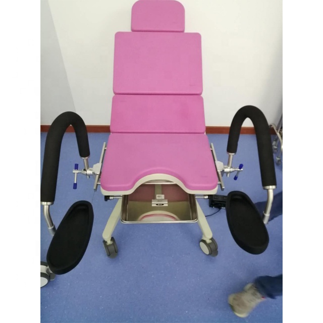 Фото Экономичный электрогидравлический гинекологический смотровой стол